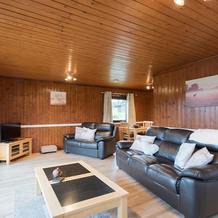 Bluebell Lodge 9 With Hot Tub 牛顿斯图尔特 外观 照片