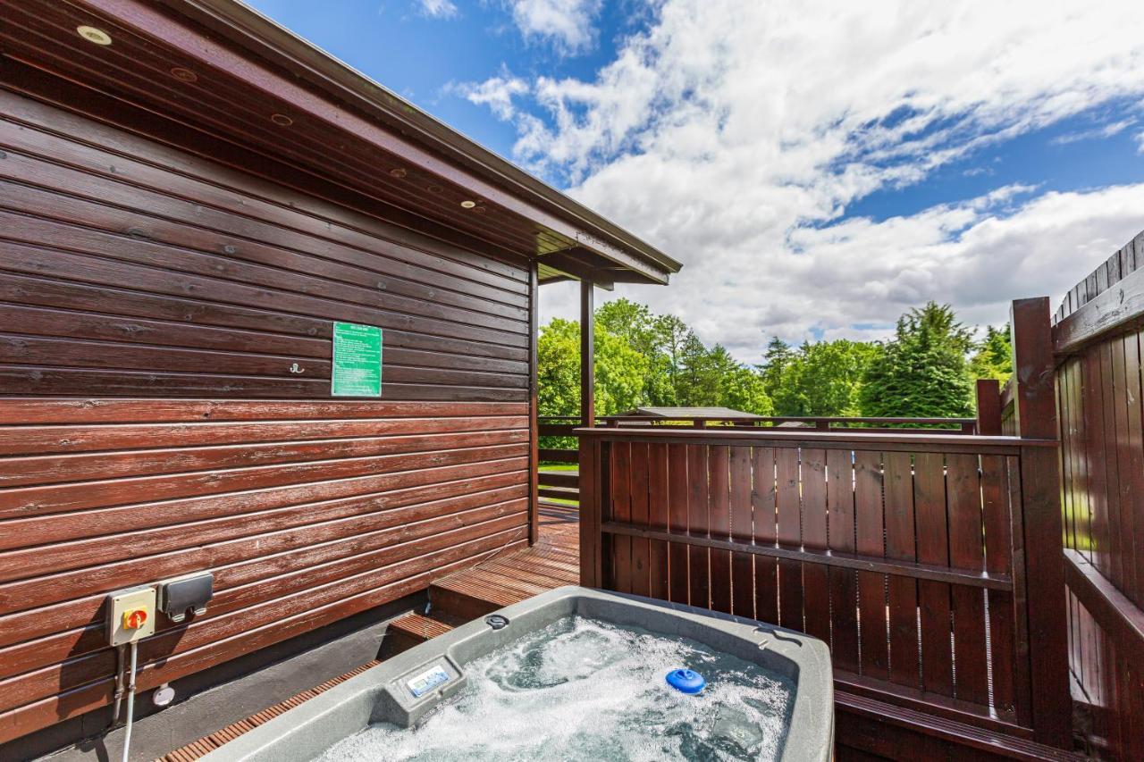 Bluebell Lodge 9 With Hot Tub 牛顿斯图尔特 外观 照片