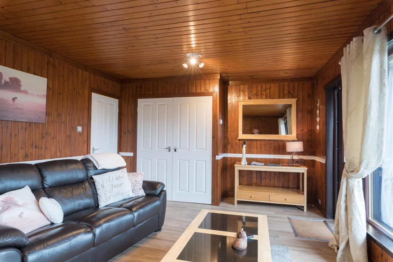 Bluebell Lodge 9 With Hot Tub 牛顿斯图尔特 外观 照片